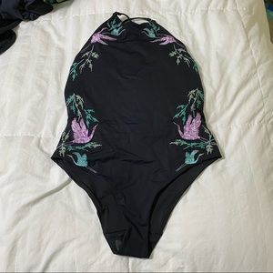 Embroidered crane low back black one piece swimsuit 🩱